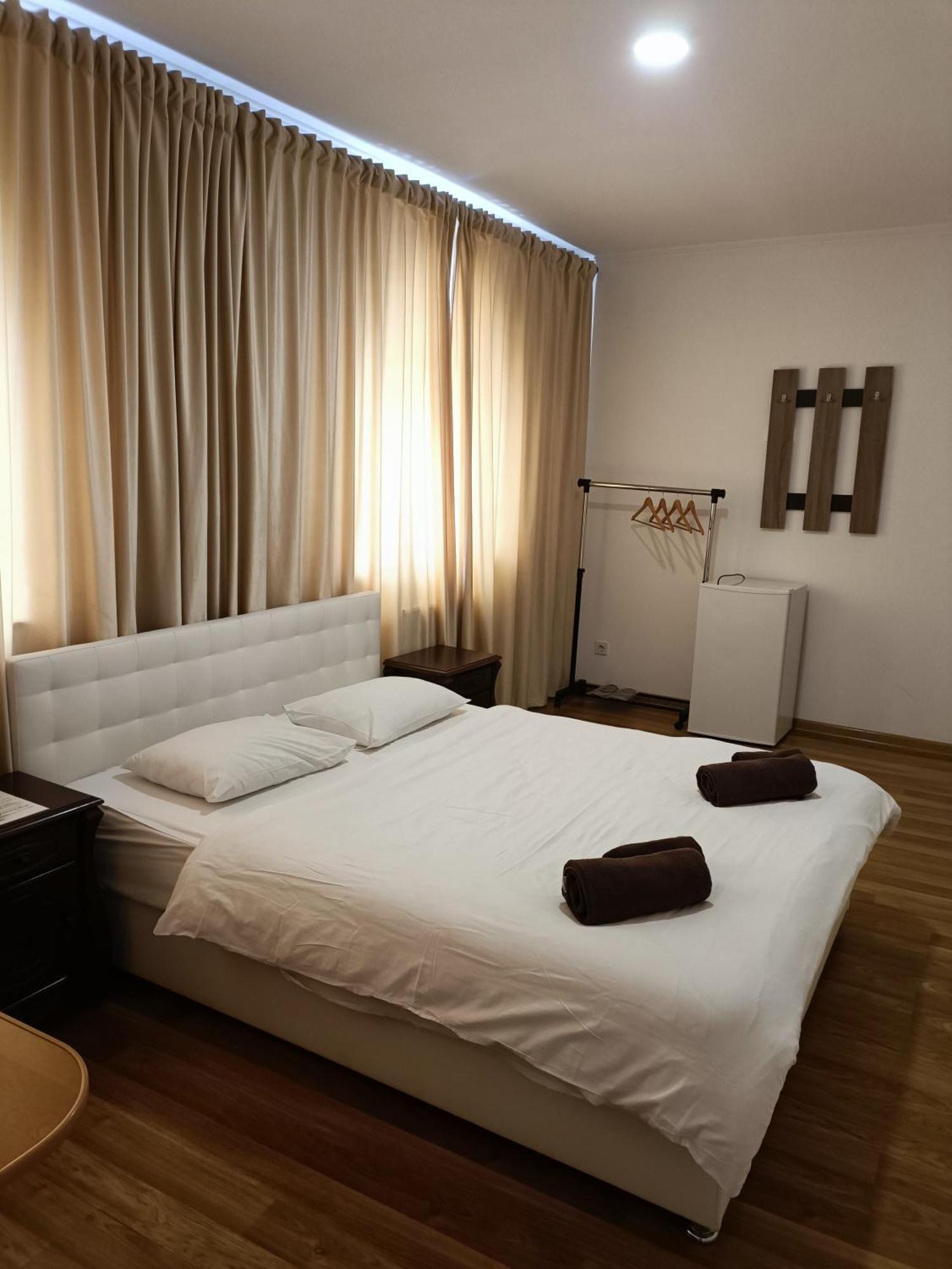 Mirage Hotel Chernivtsi Exterior photo