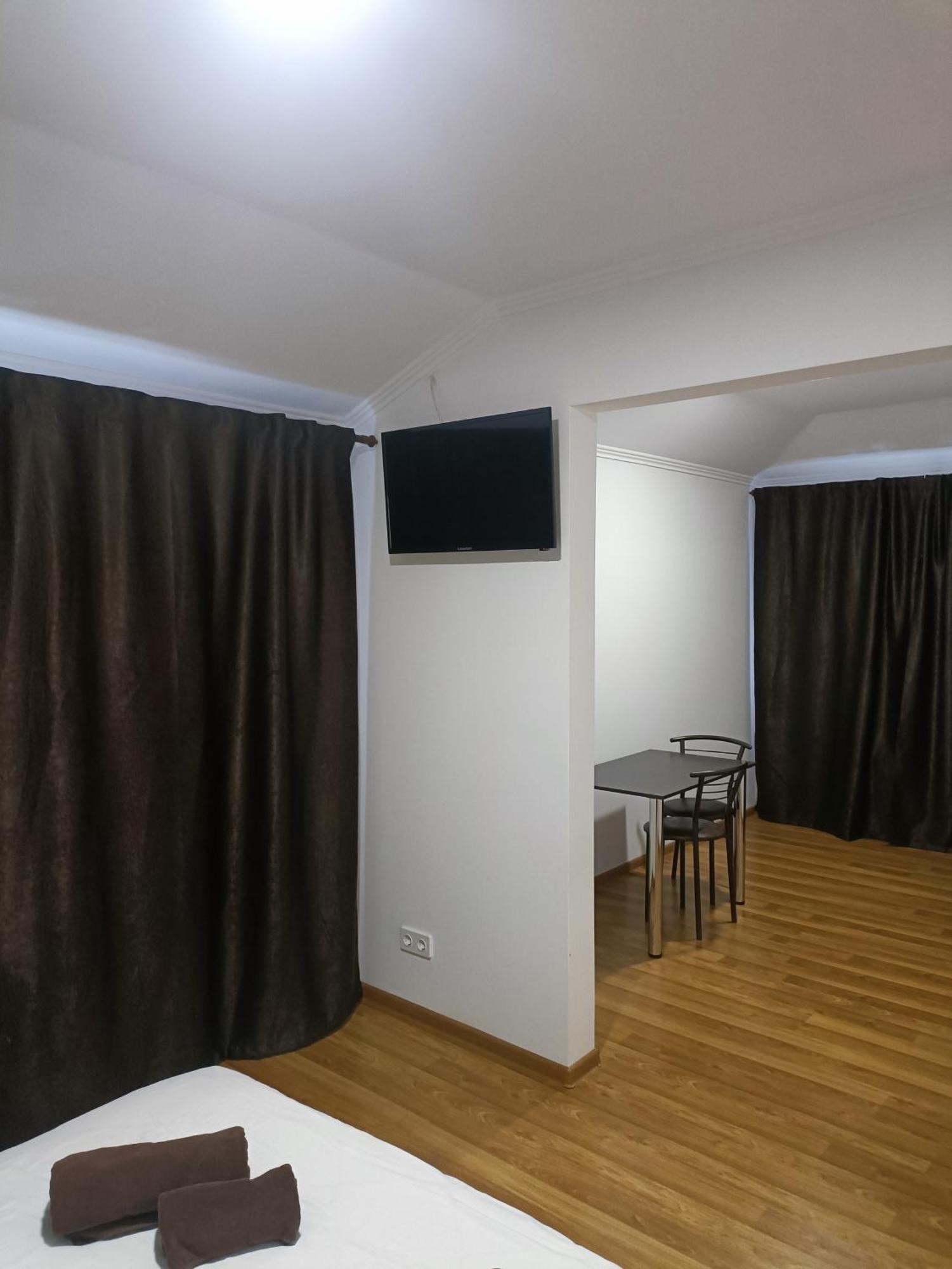 Mirage Hotel Chernivtsi Exterior photo
